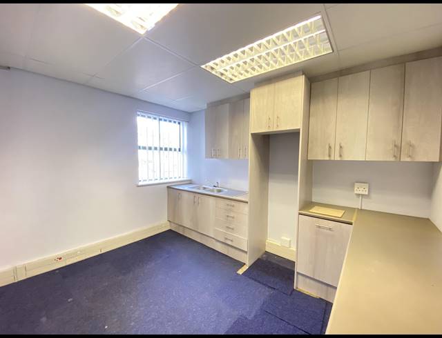 310M² OFFICE TO LET IN KENILWORTH